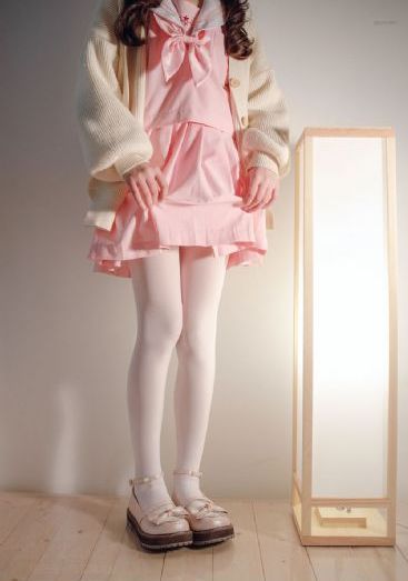含着她两个硕大的乳峰视频_超清全集免费播放